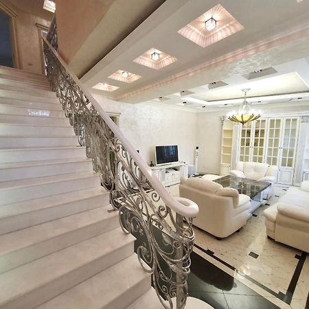 Роскошная Двухуровневая Квартира Luxurious Duplex Apartment Jereván Kültér fotó