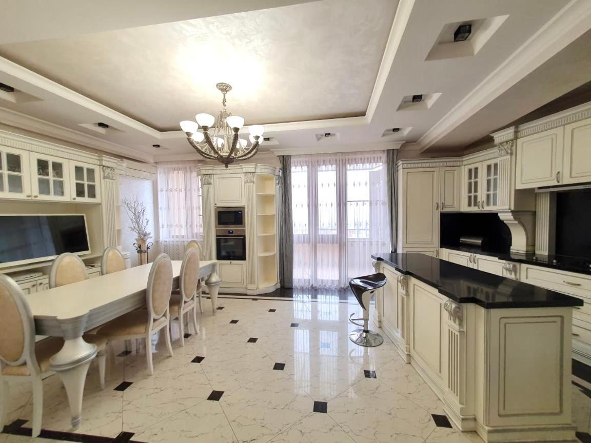 Роскошная Двухуровневая Квартира Luxurious Duplex Apartment Jereván Kültér fotó